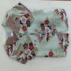 Hawaiian rayon top with frog closures.